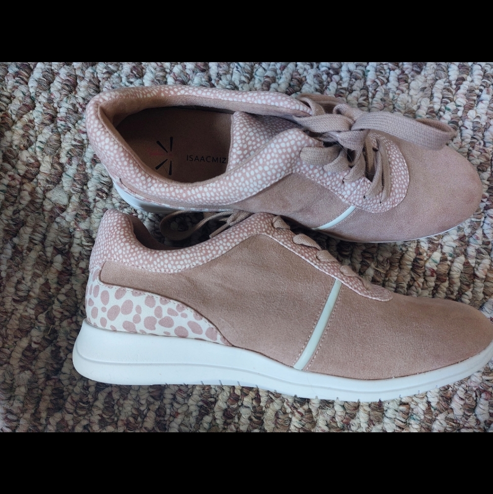 Shoe